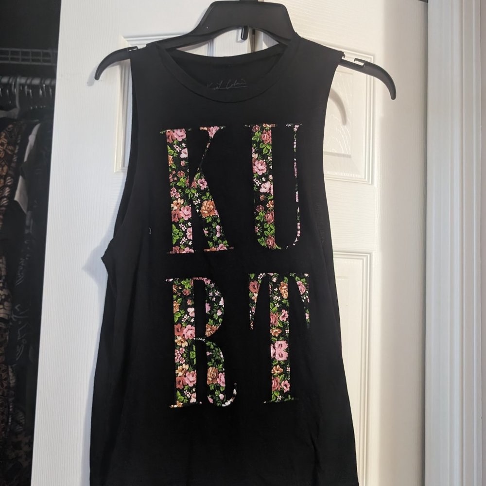 Kurt Cobain name with flowers women's muscle tank top M